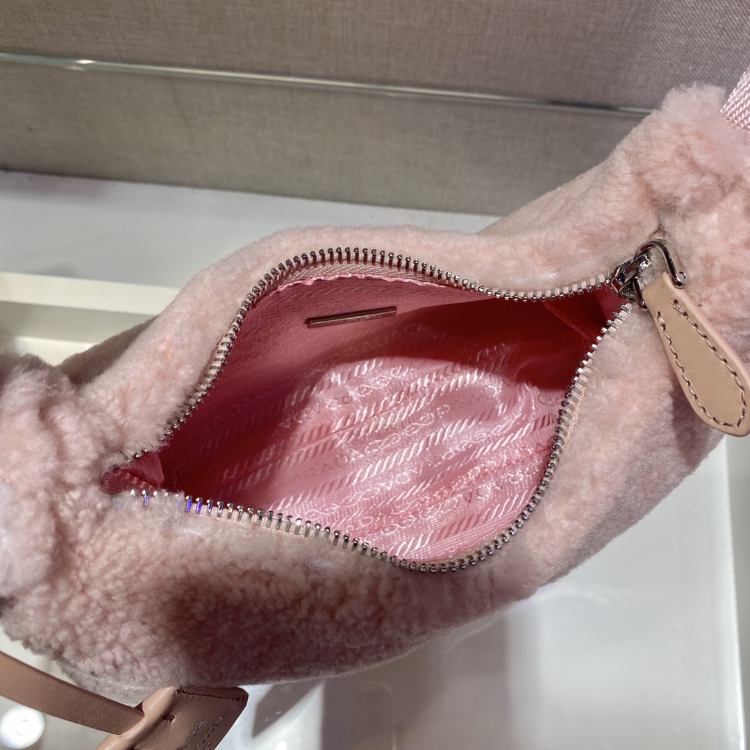 Pra*a hobo bag