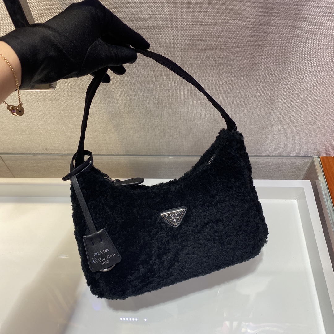 Pra*a hobo bag
