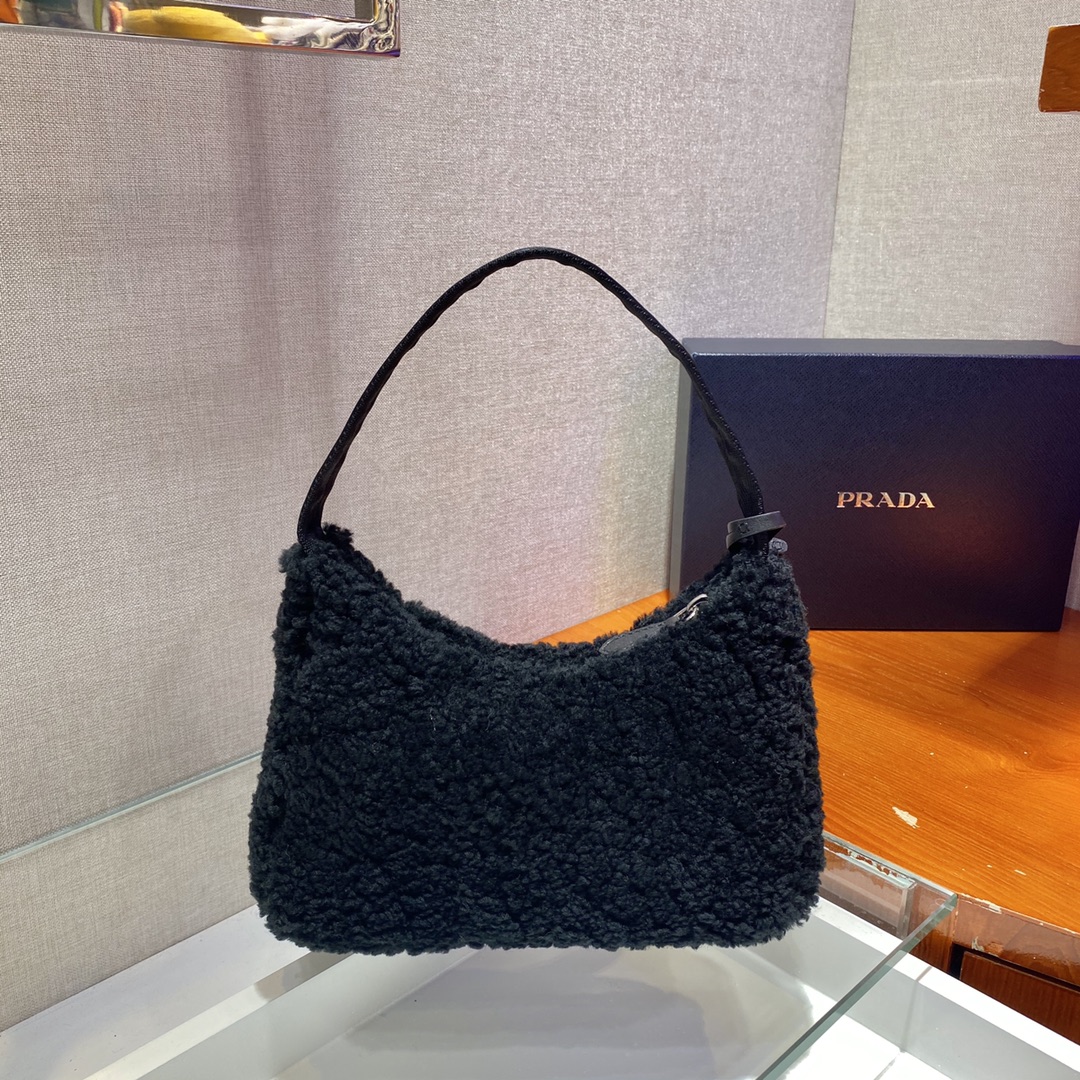Pra*a hobo bag