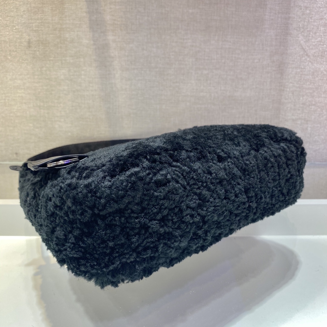 Pra*a hobo bag