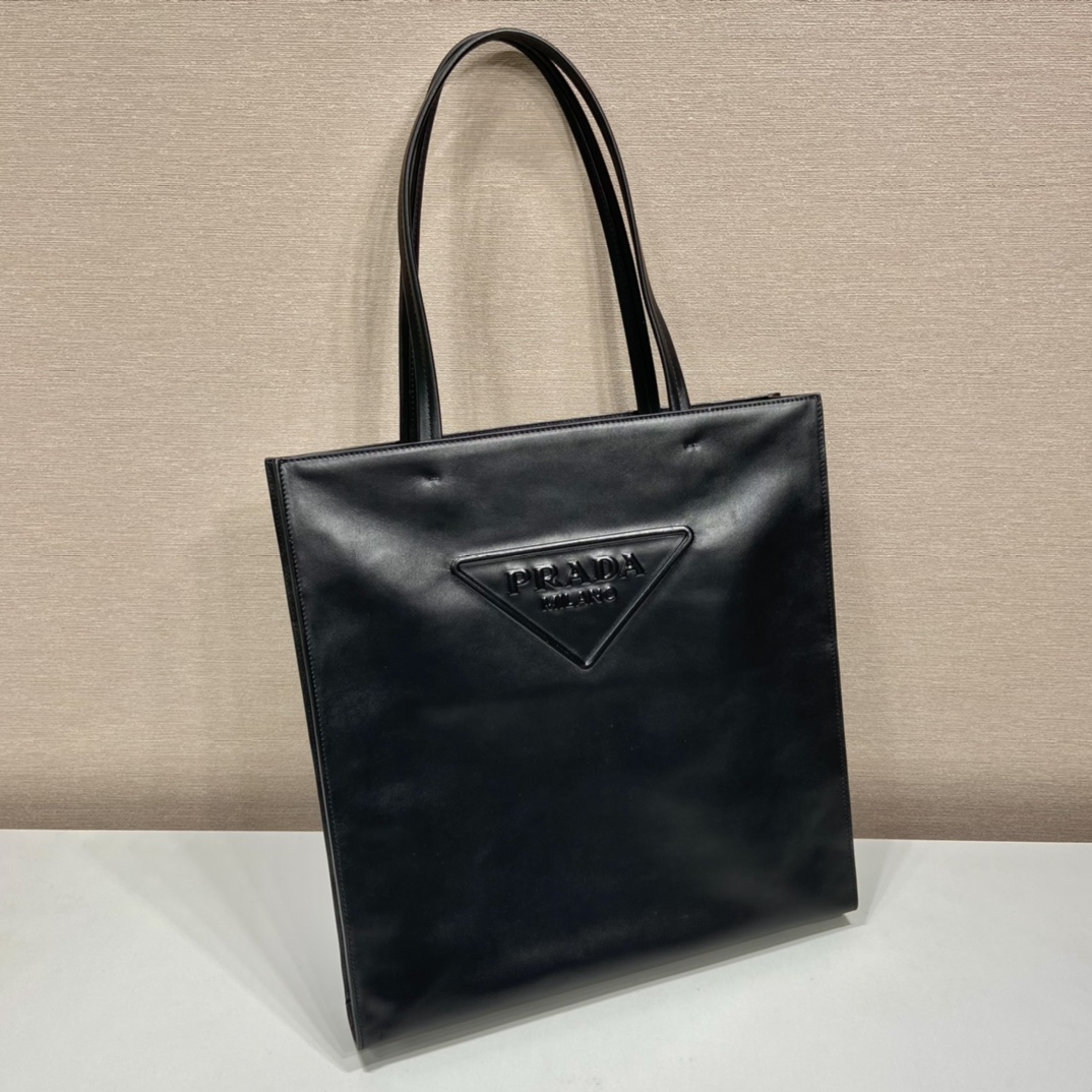 Pra*a leather tote bag