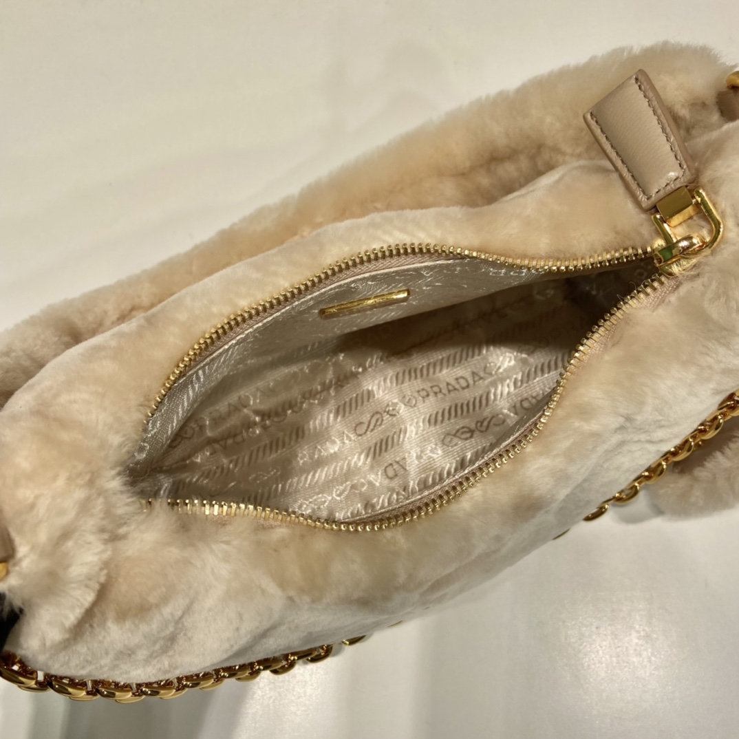 Pra*a re-edition 1995 hobo bag