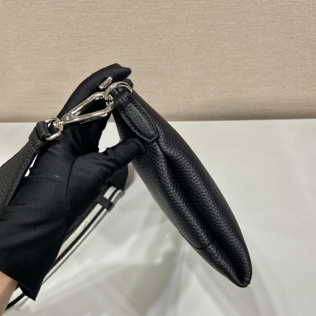 Pra*a leather shoulder bag