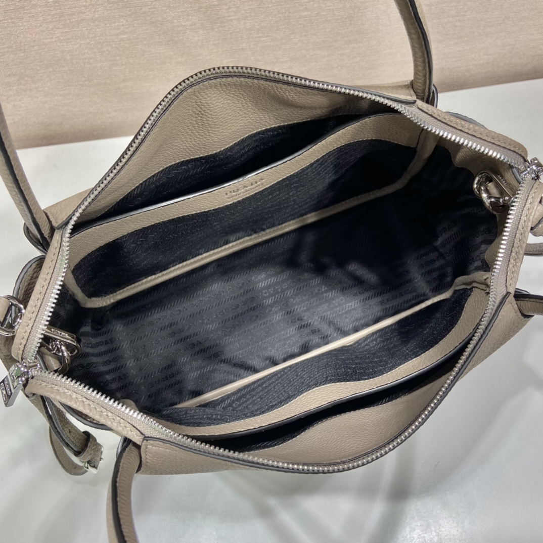 Pra*a large leather handbag