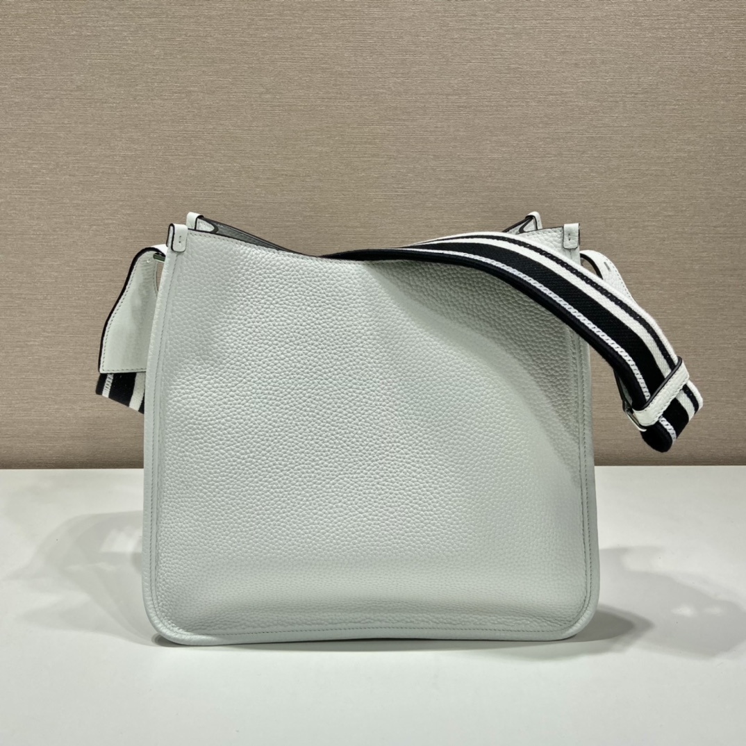 Pra*a leather hobo bag