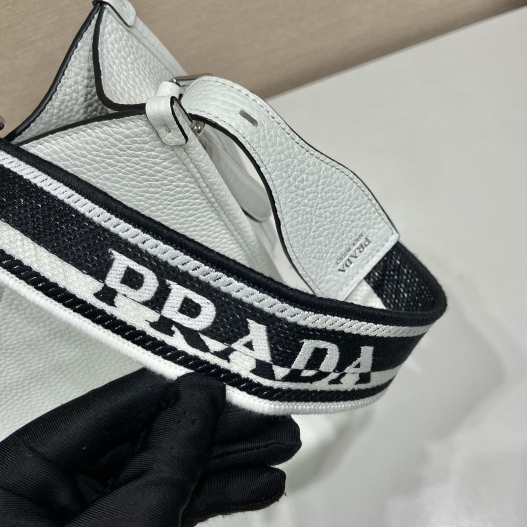 Pra*a leather hobo bag