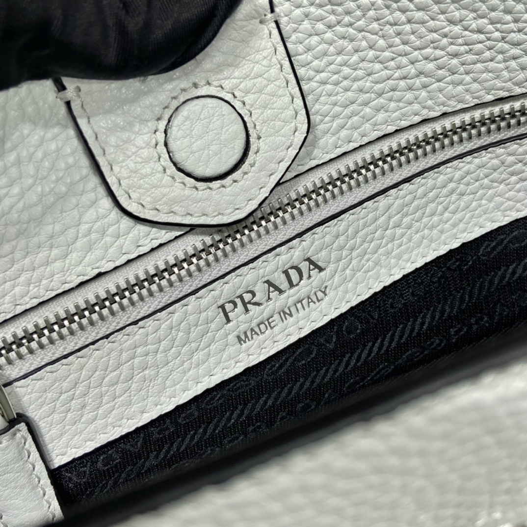 Pra*a leather hobo bag
