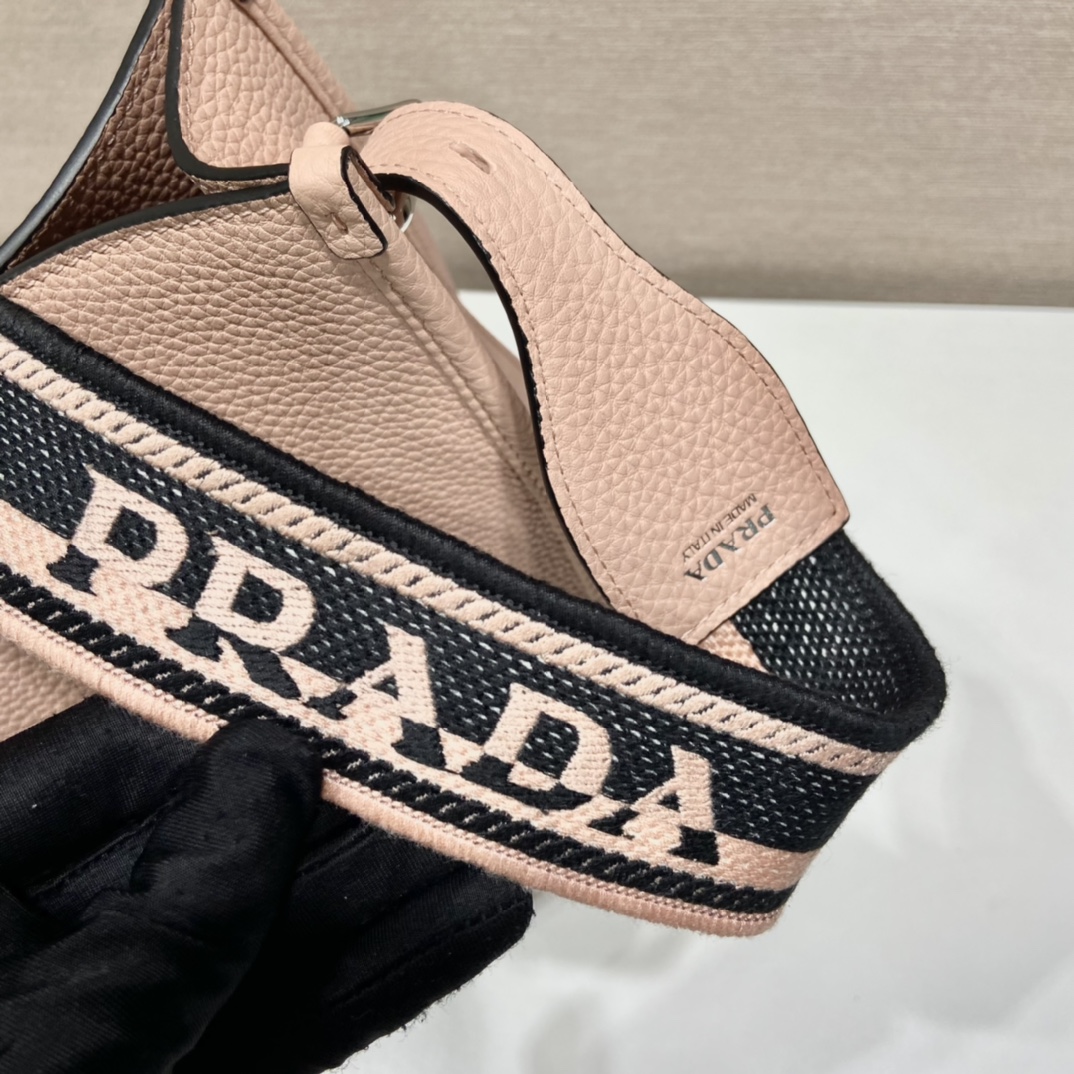Pra*a leather hobo bag