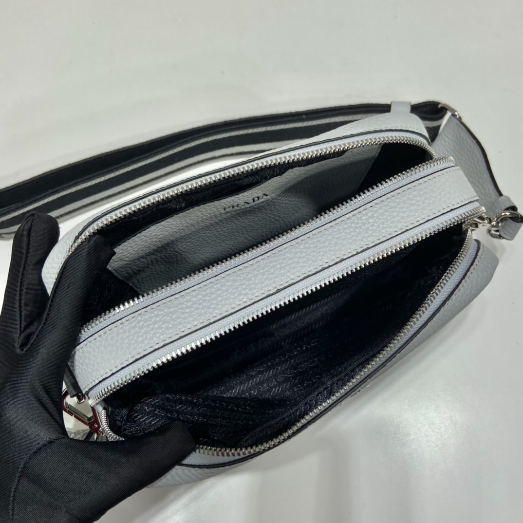 Pra*a shoulder bag