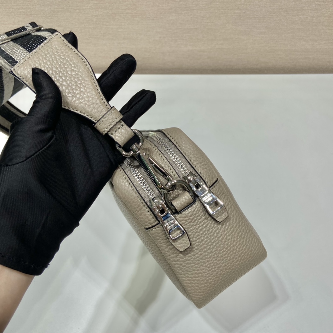 Pra*a shoulder bag