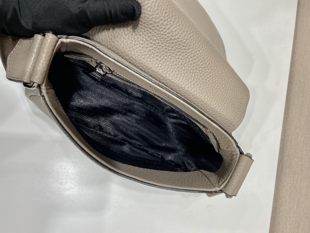 Pra*a shoulder bag