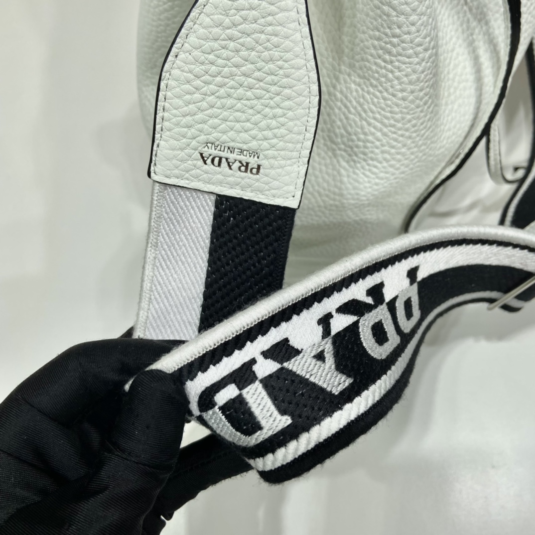 Pra*a leather bucket bag