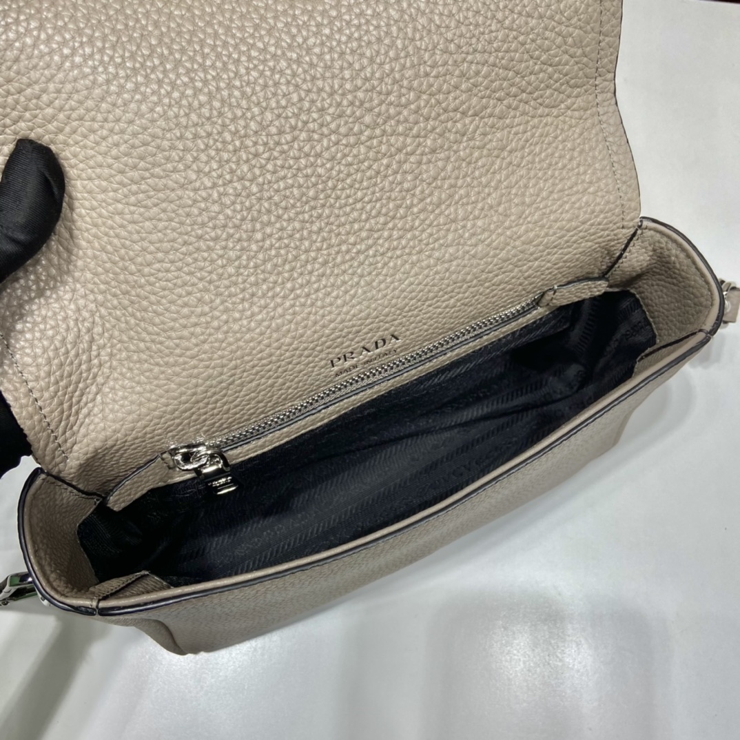 Pra*a leather shoulder bag