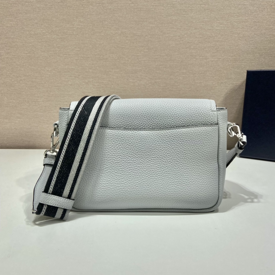 Pra*a leather shoulder bag