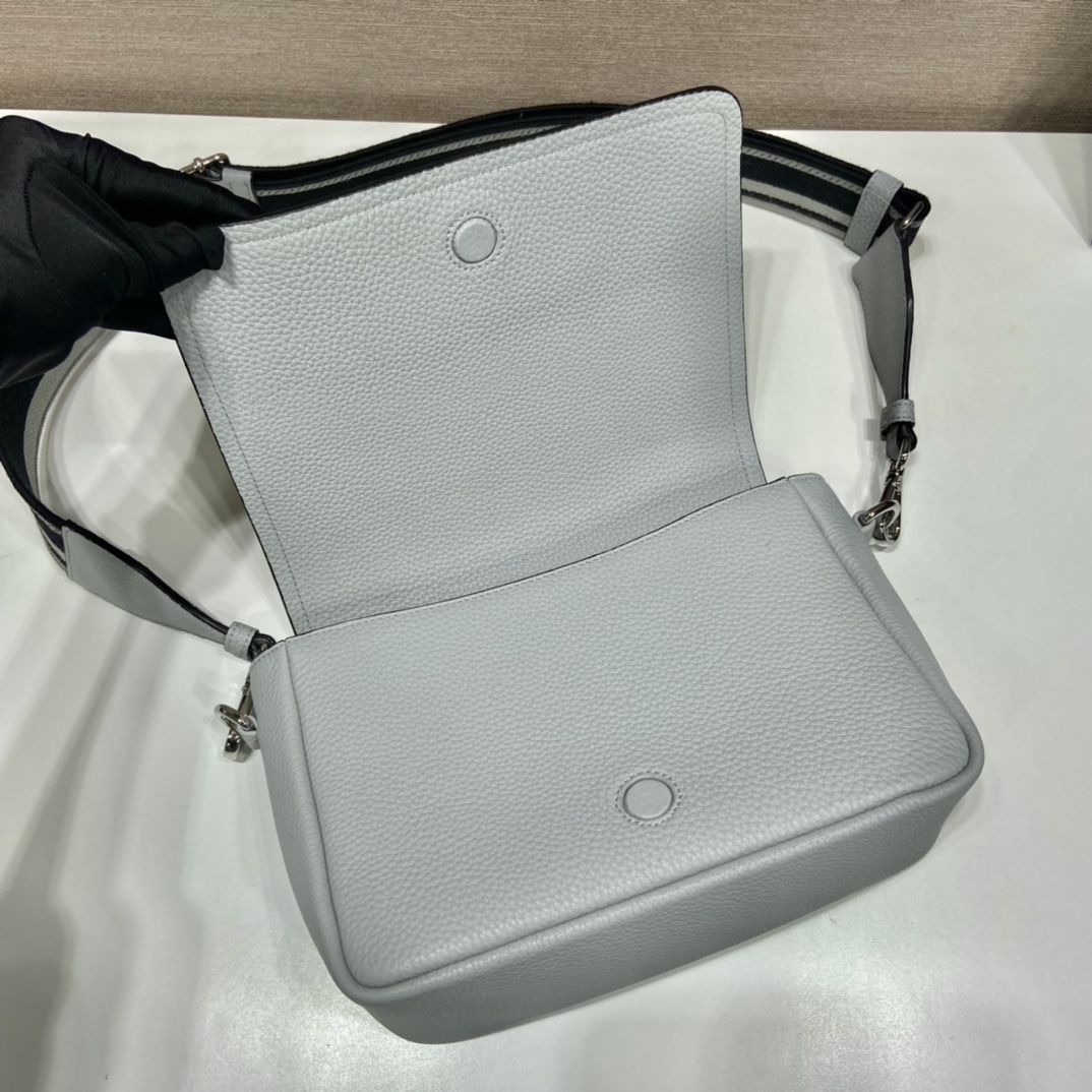 Pra*a leather shoulder bag