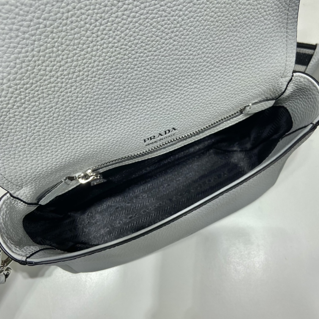 Pra*a leather shoulder bag