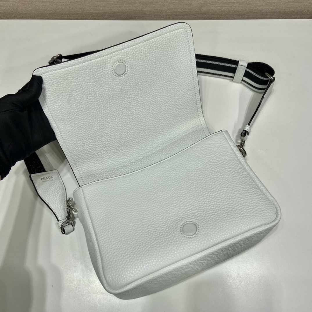 Pra*a leather shoulder bag