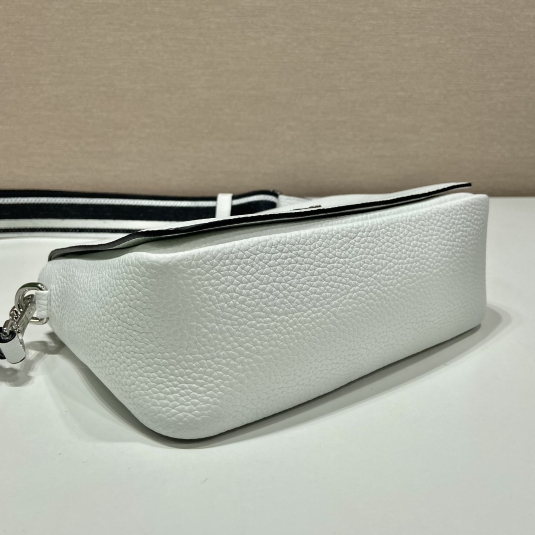Pra*a leather shoulder bag