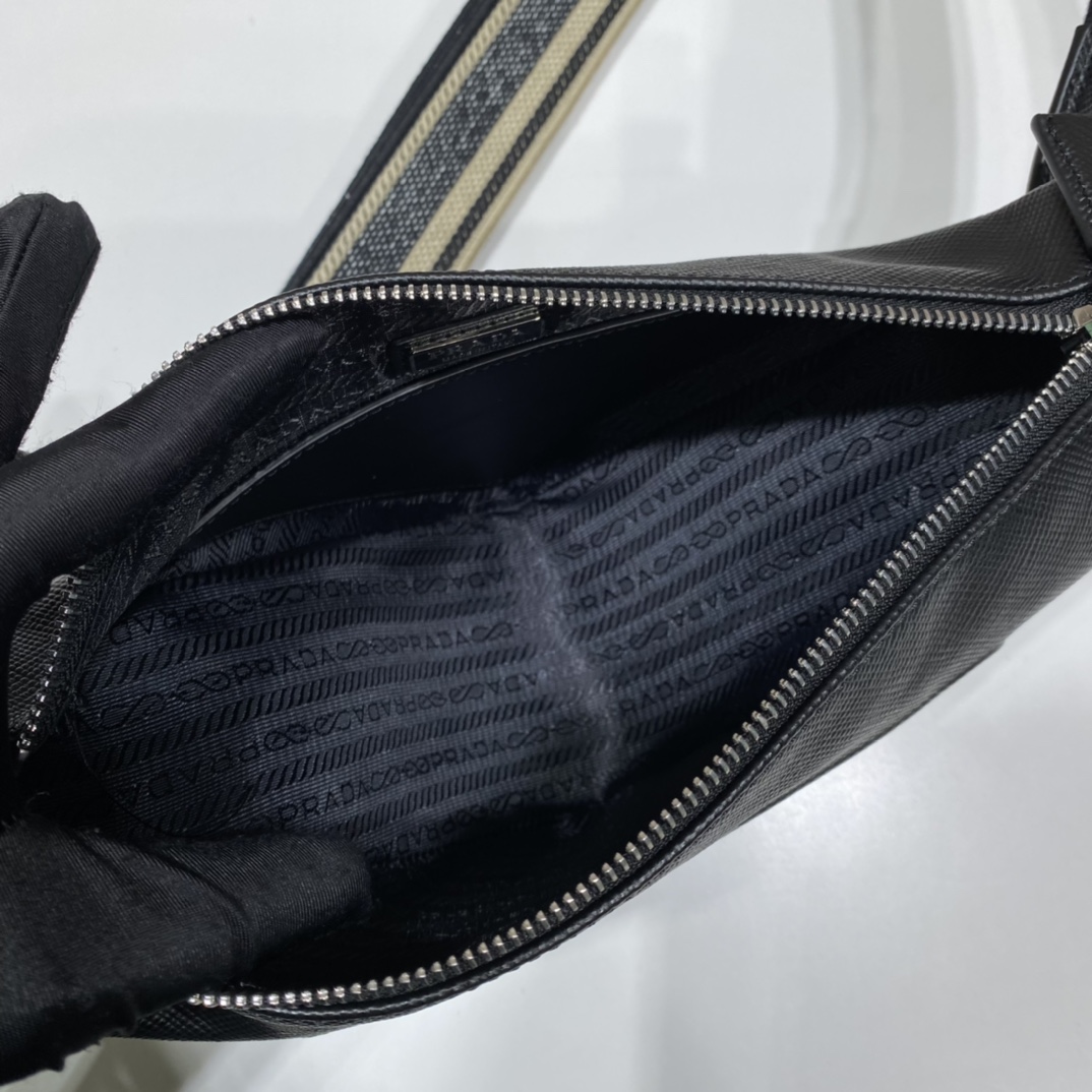 saffiano Pra*a triangle bag
