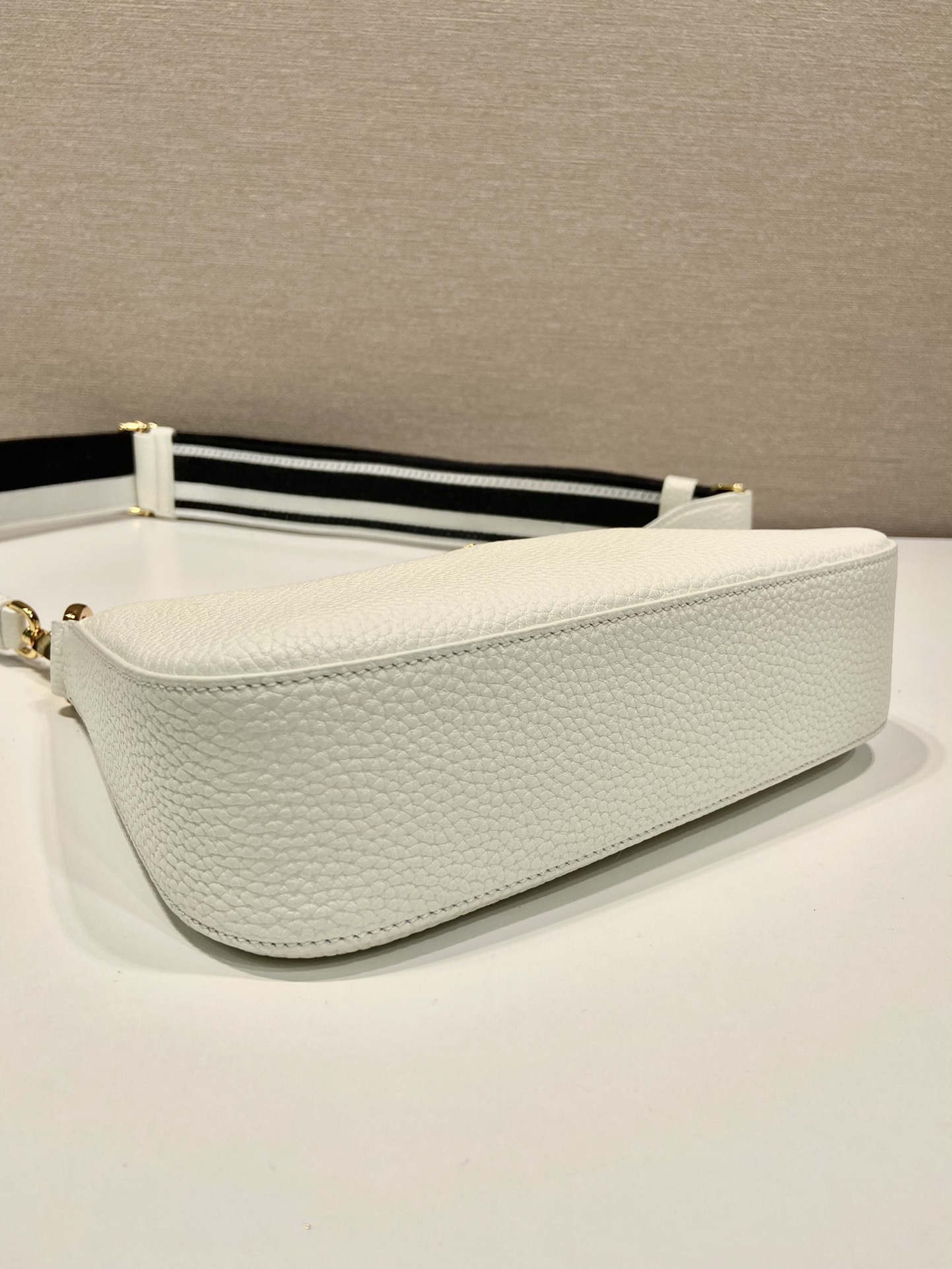 Pra*a leather shoulder bag
