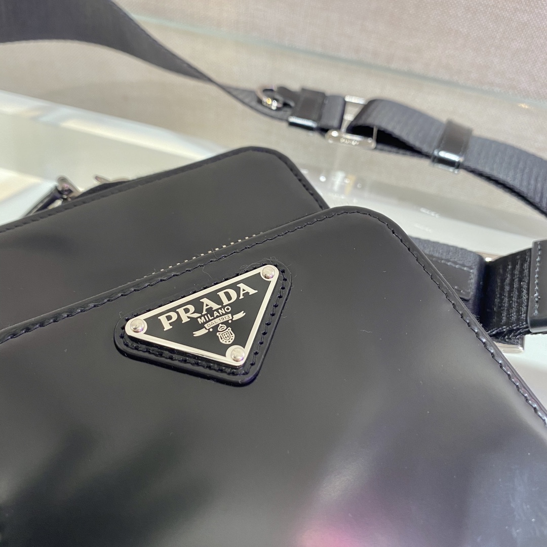 Pra*a saffiano leather smartphone case