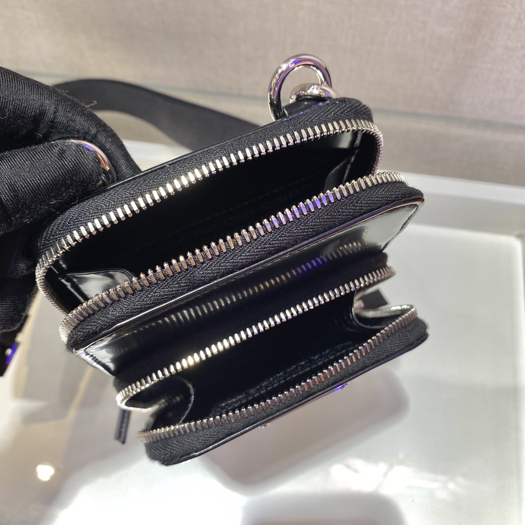 Pra*a saffiano leather smartphone case