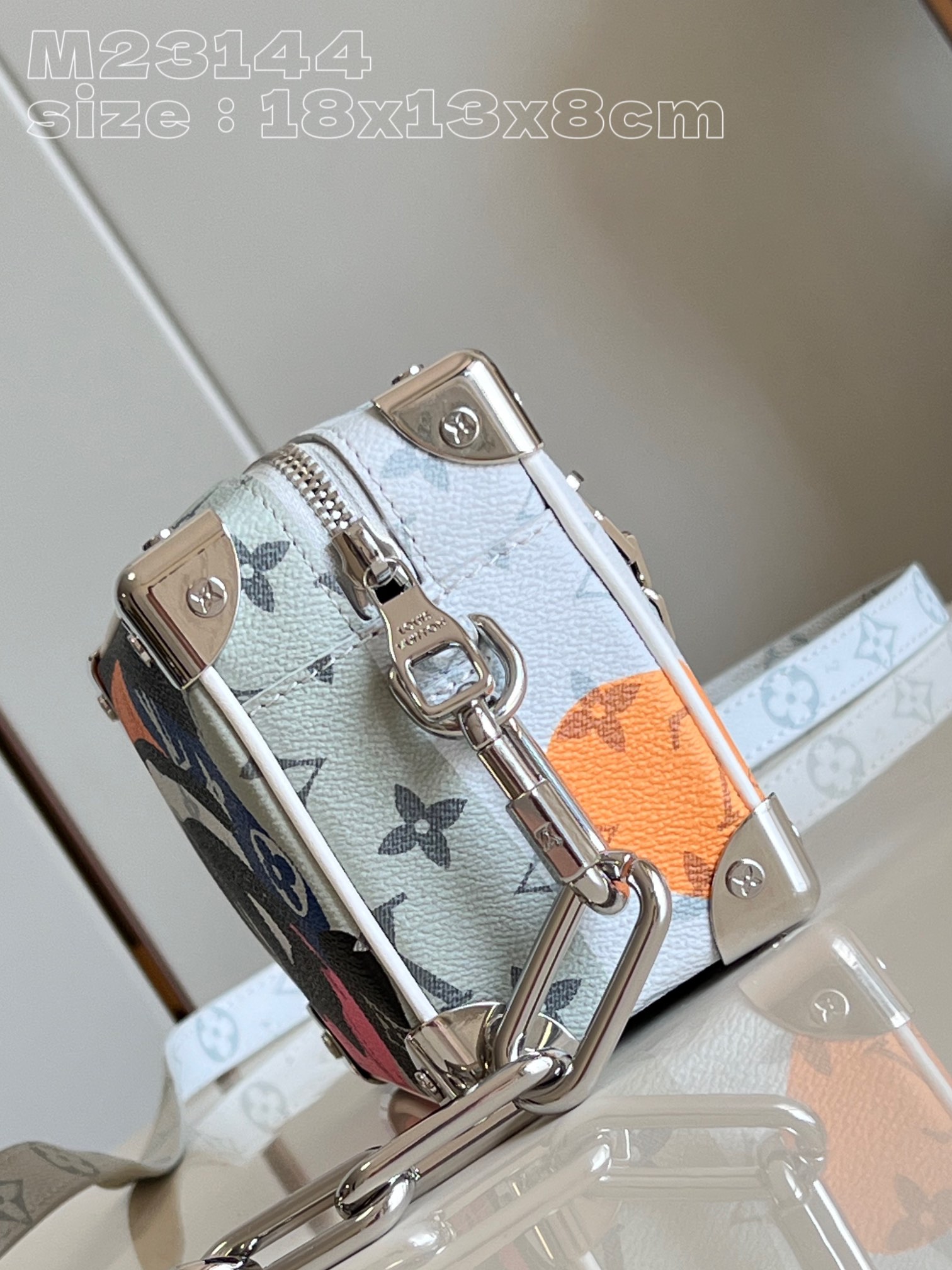 l**is V*t*n mini soft trunk bag