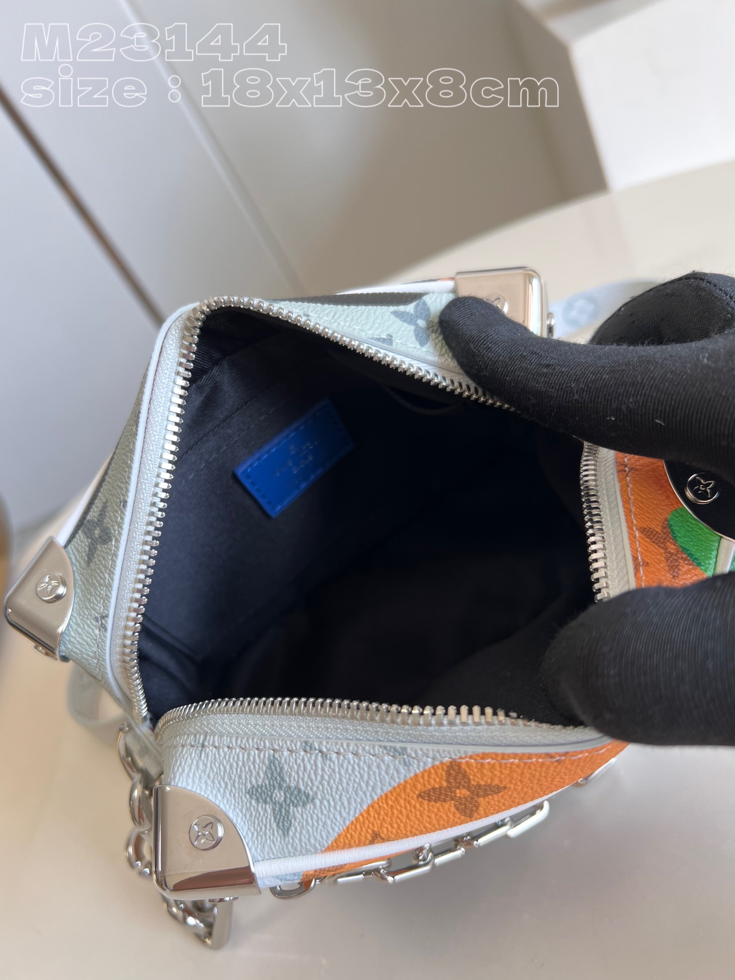 l**is V*t*n mini soft trunk bag