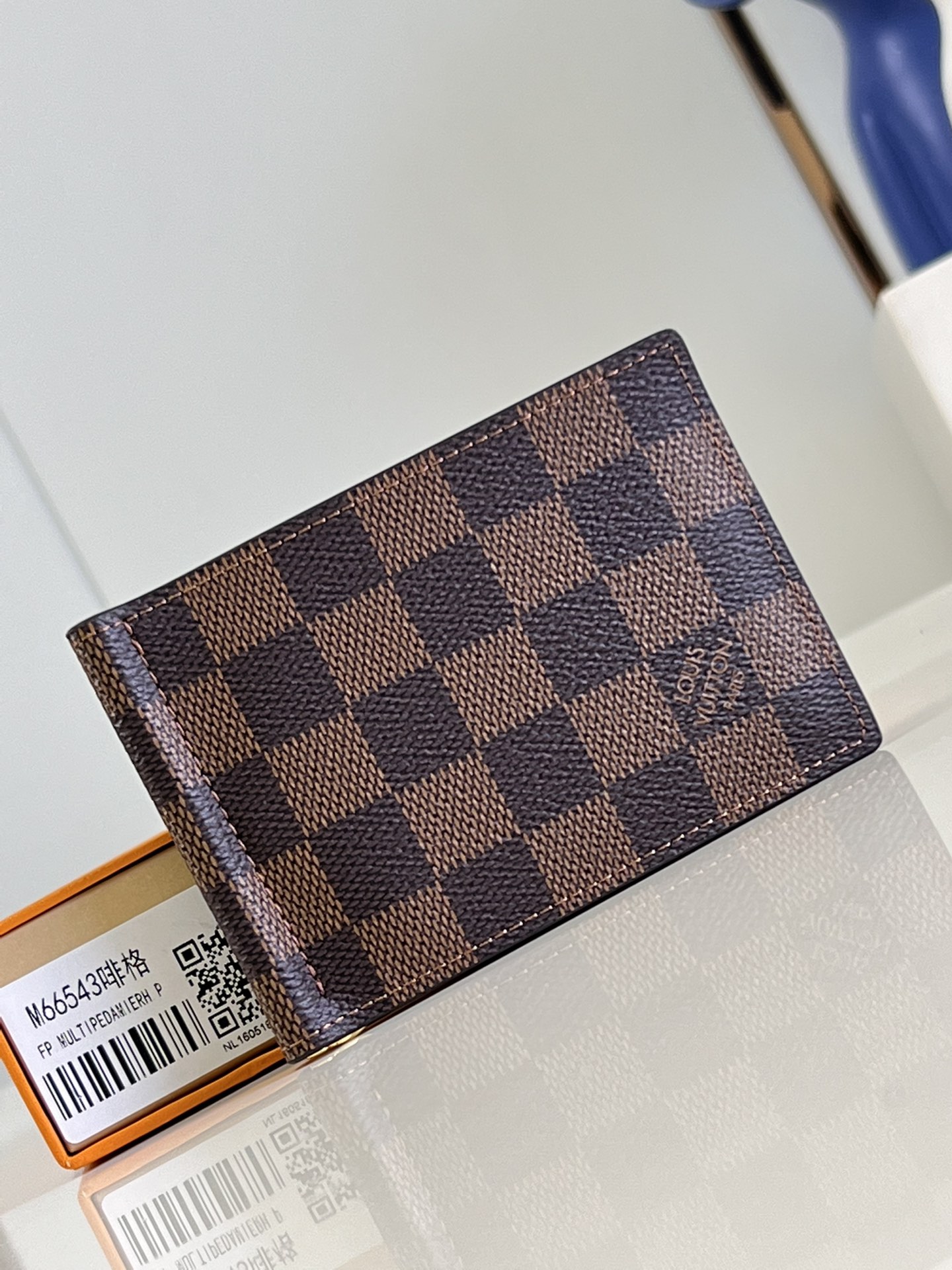 l**is V*t*n wallet