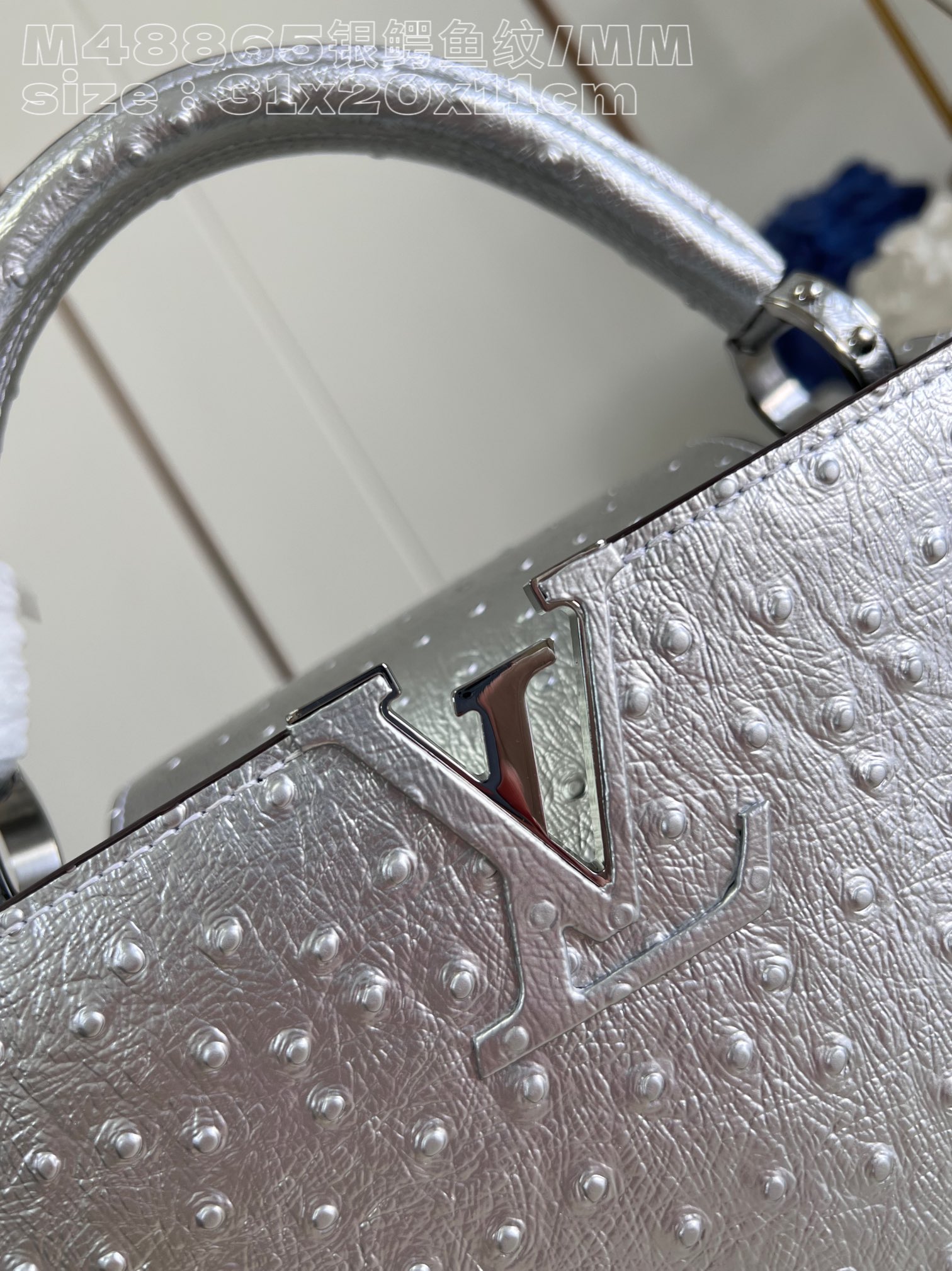 l**is V*t*n capucines mm medium  handbag