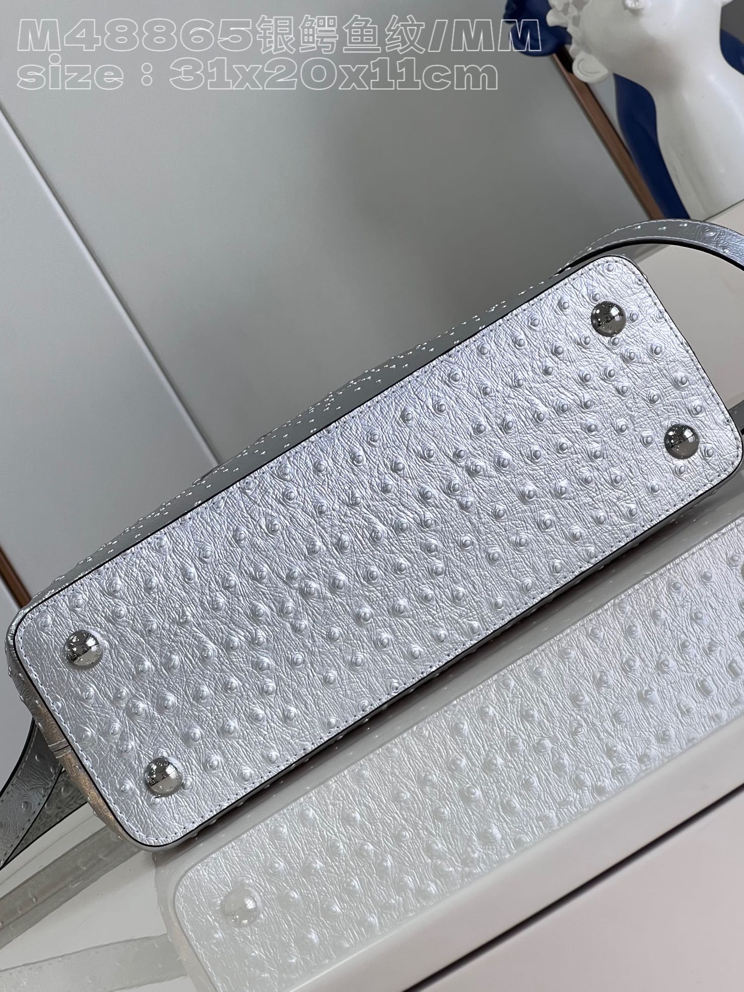 l**is V*t*n capucines mm medium  handbag