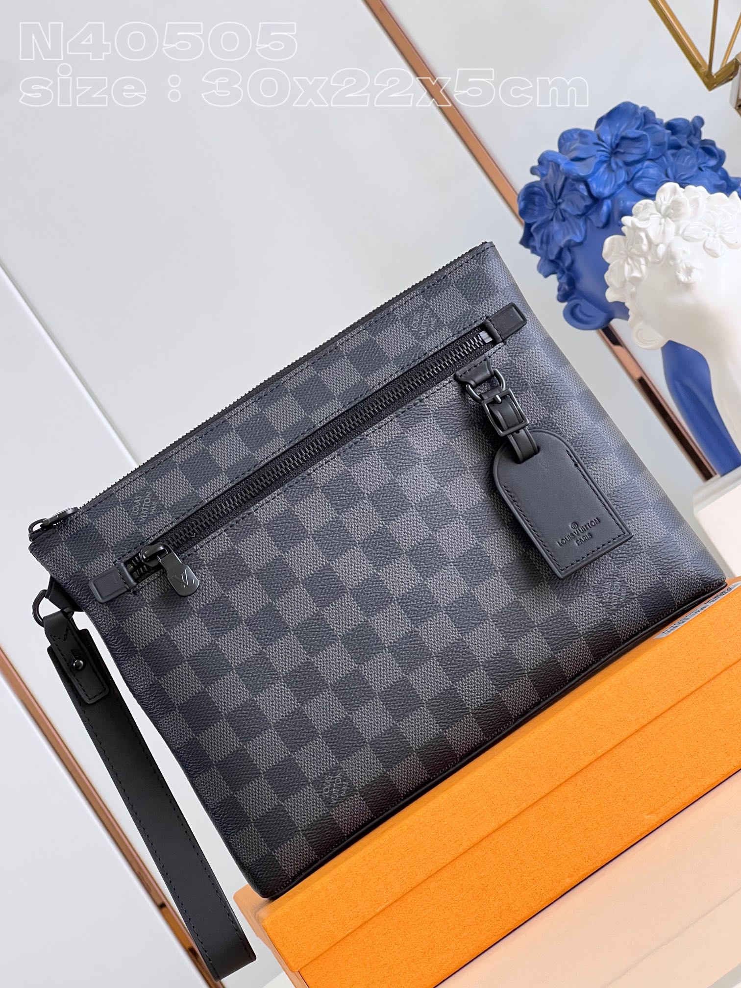 l**is V*t*n takeoff pouch