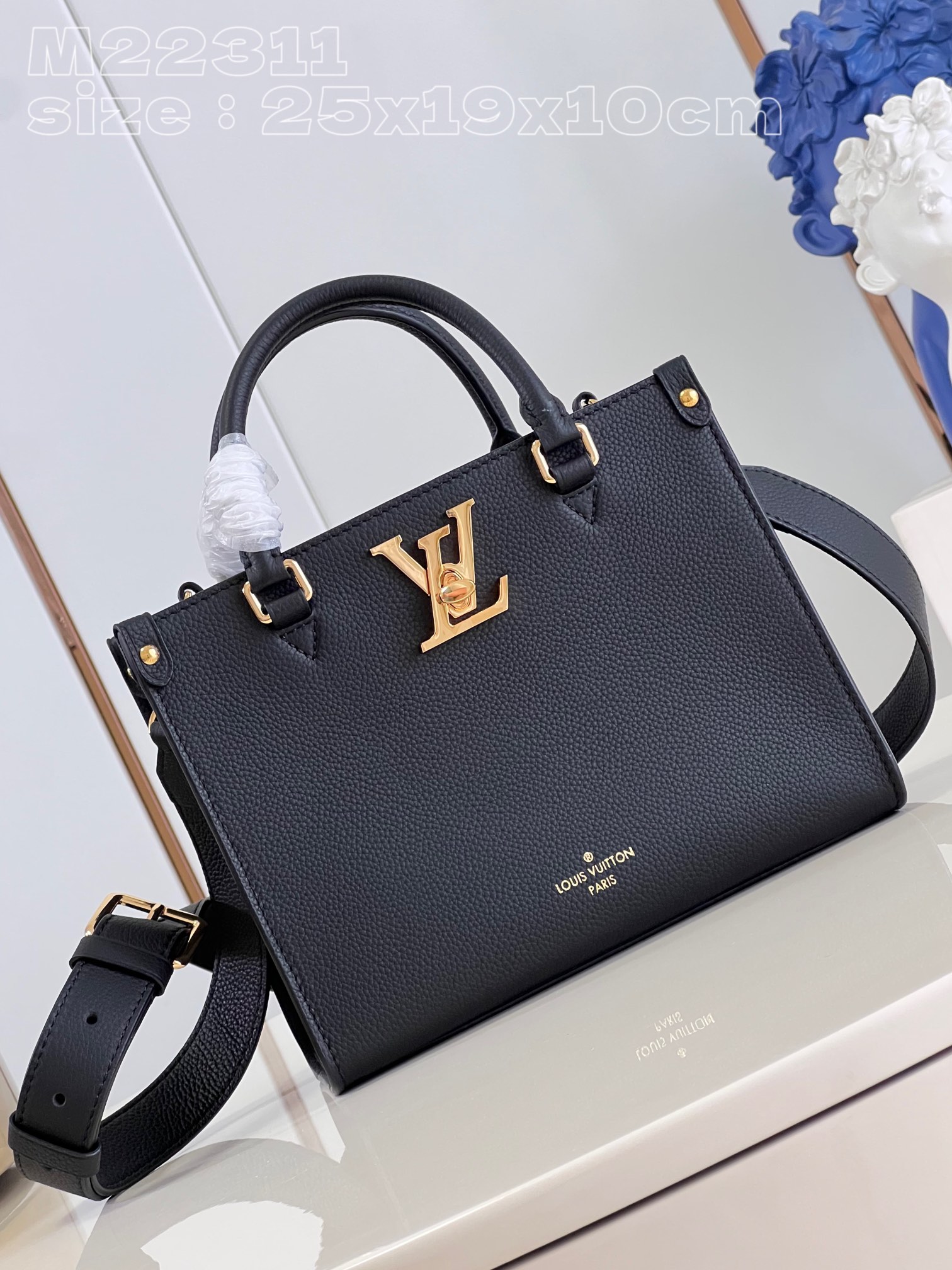 l**is V*t*n lock & go bag