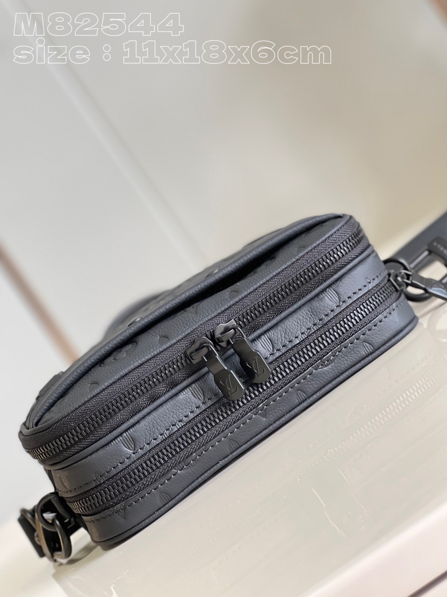 l**is V*t*n neo alpha handbag