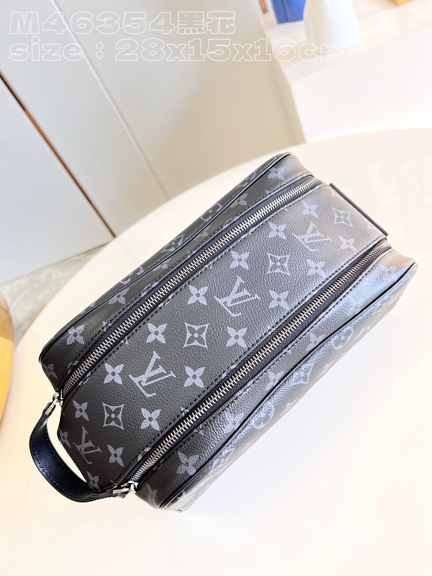 l**is V*t*n dopp kit