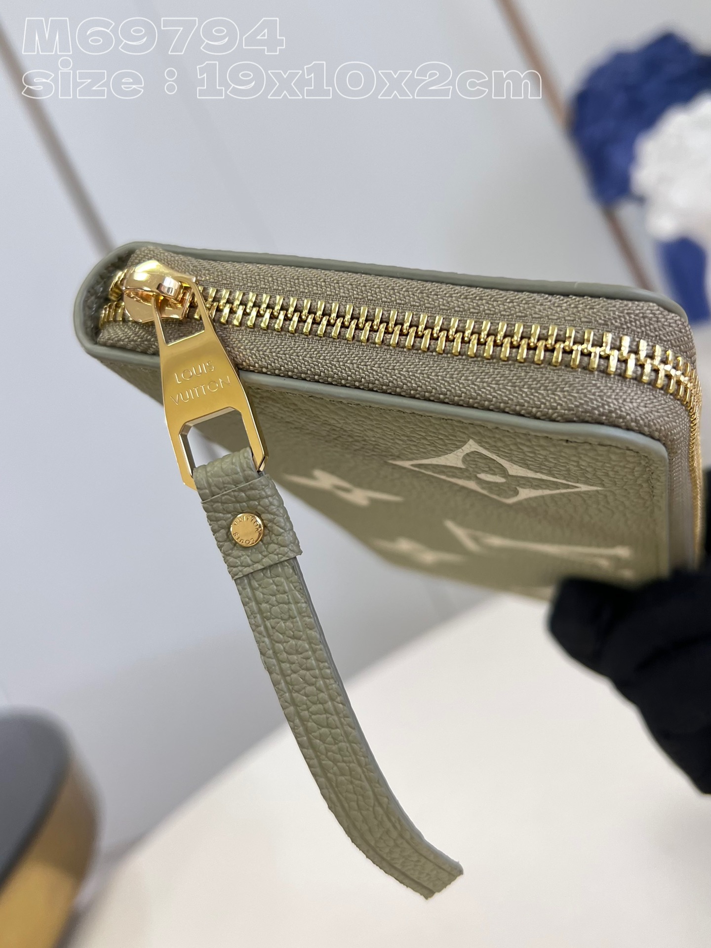 l**is V*t*n zippy wallet