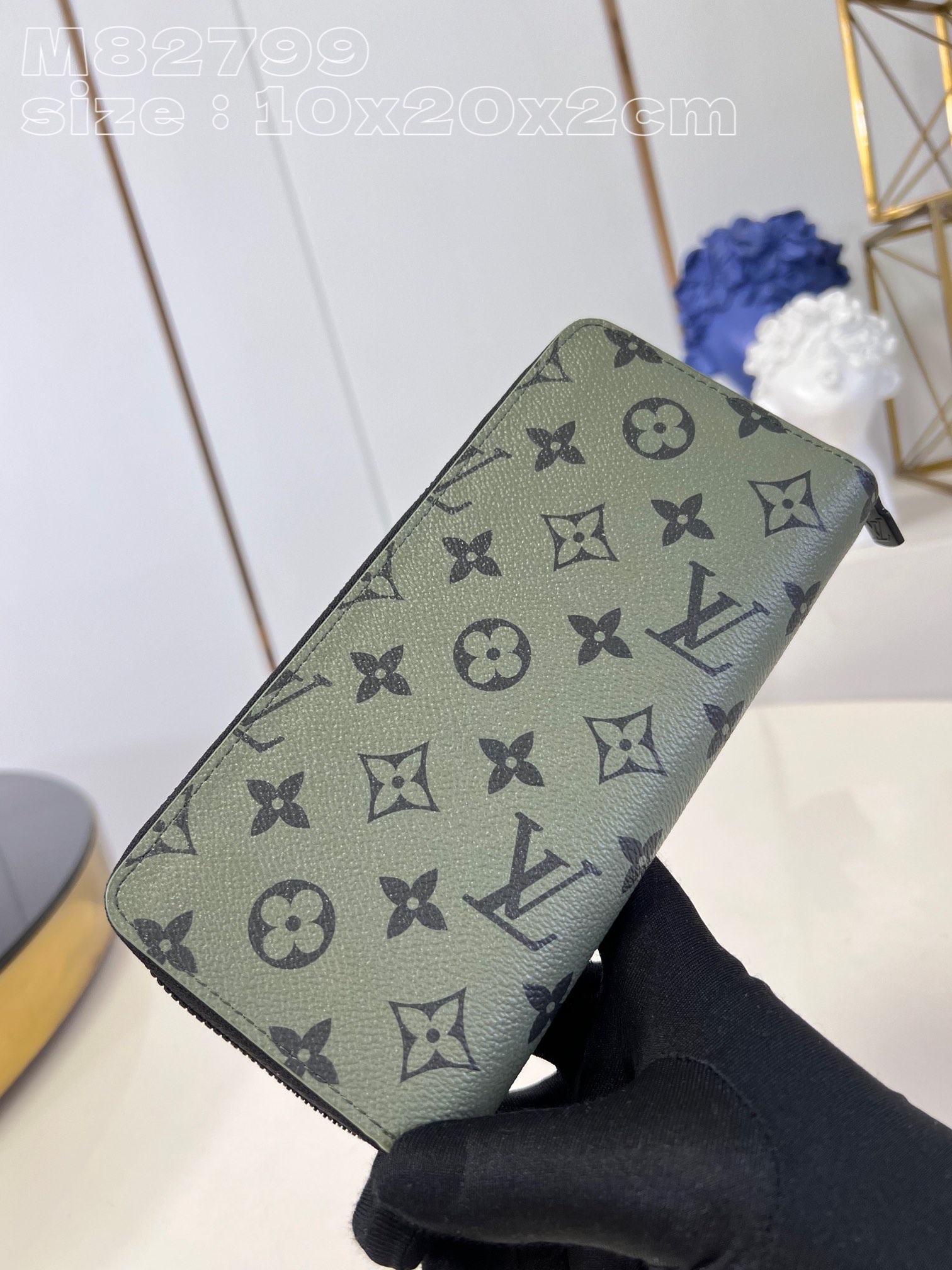 l**is V*t*n zippy wallet