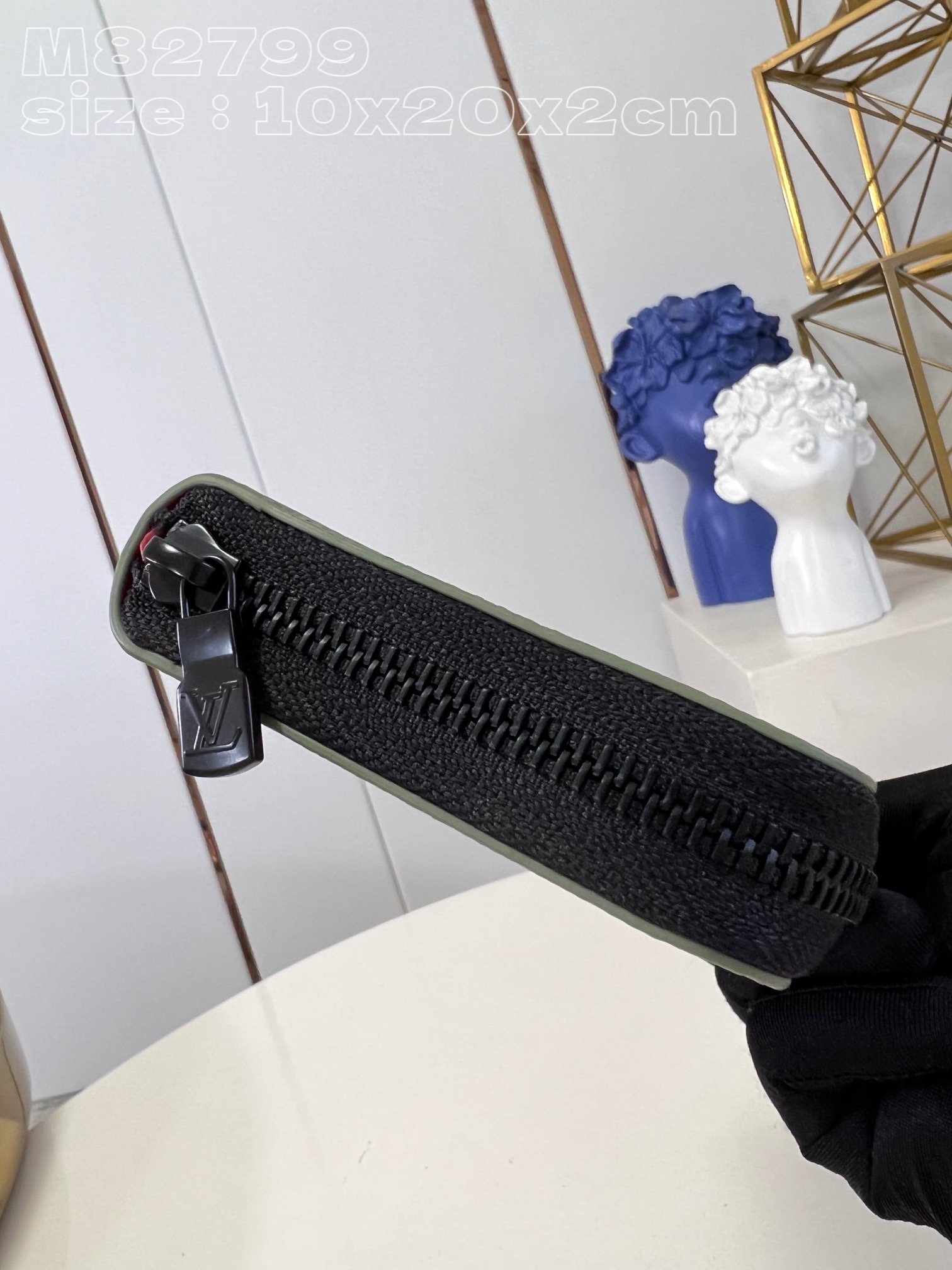 l**is V*t*n zippy wallet