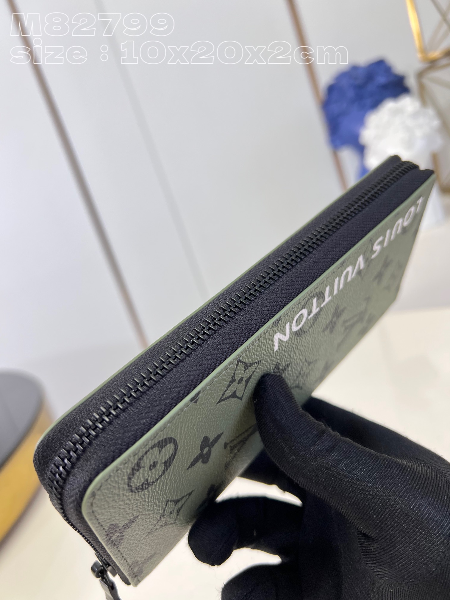l**is V*t*n zippy wallet