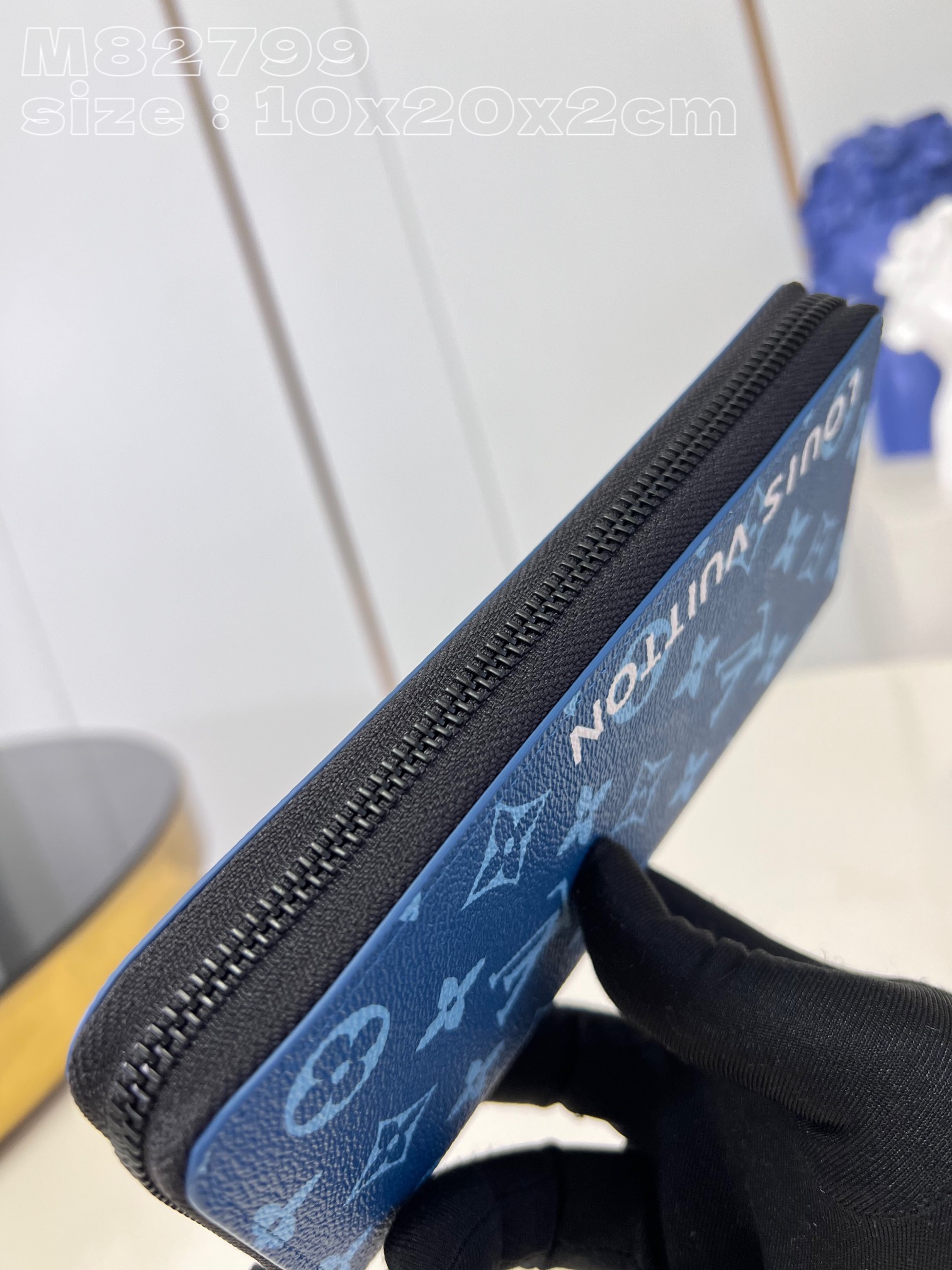 l**is V*t*n zippy wallet