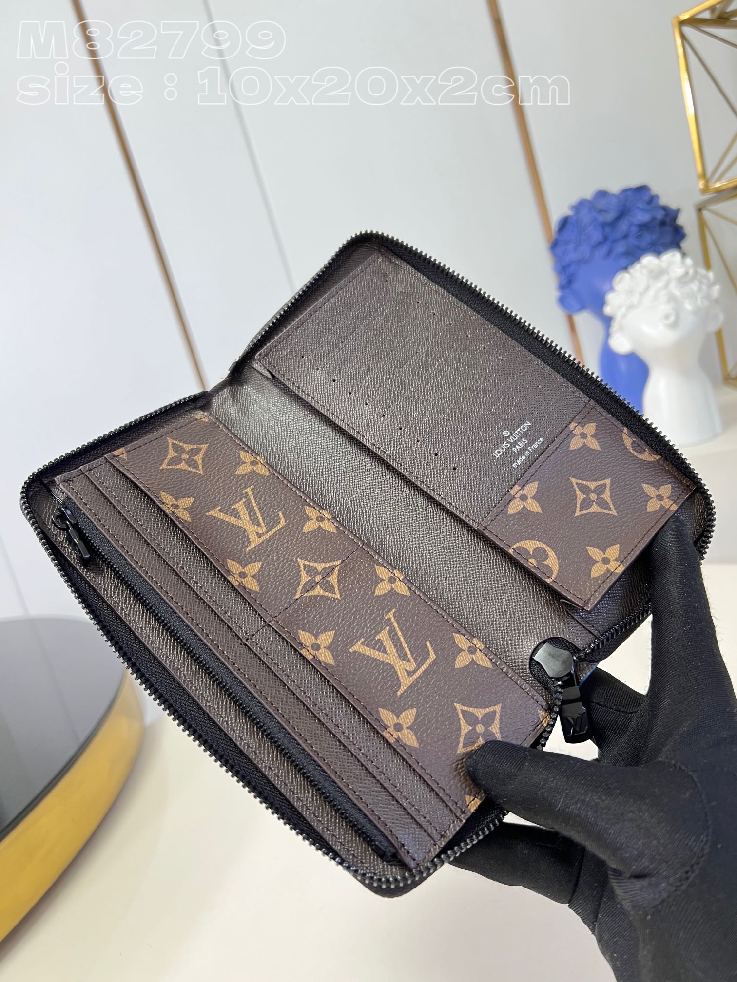 l**is V*t*n zippy wallet
