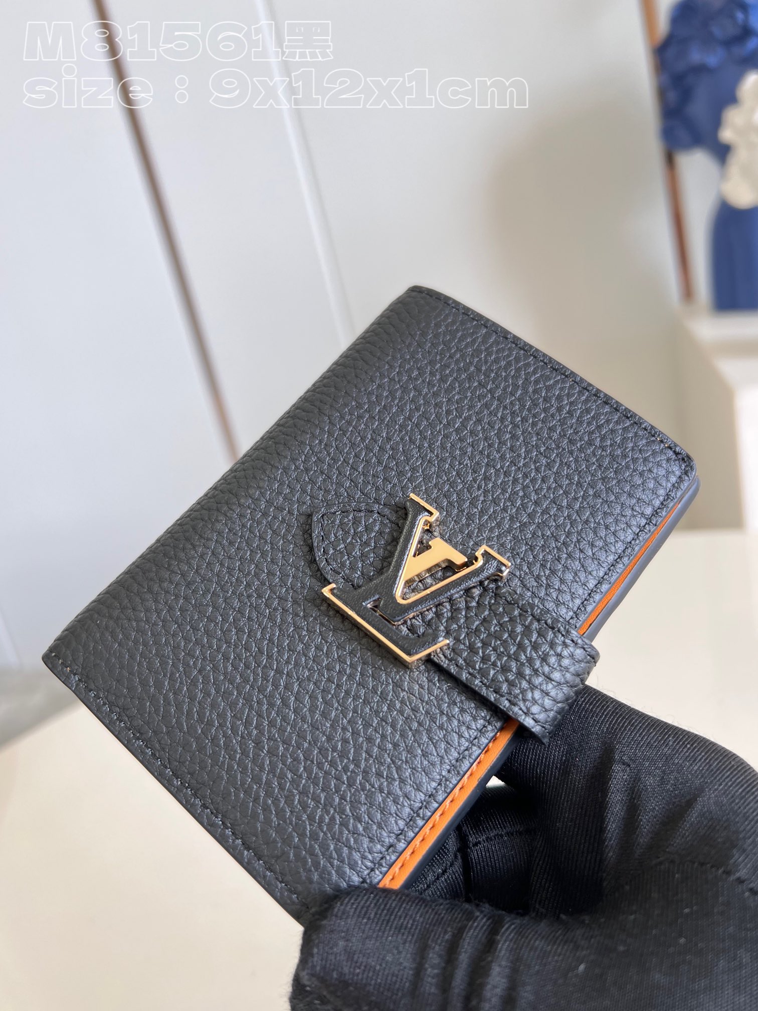 l**is V*t*n vertical compact wallet