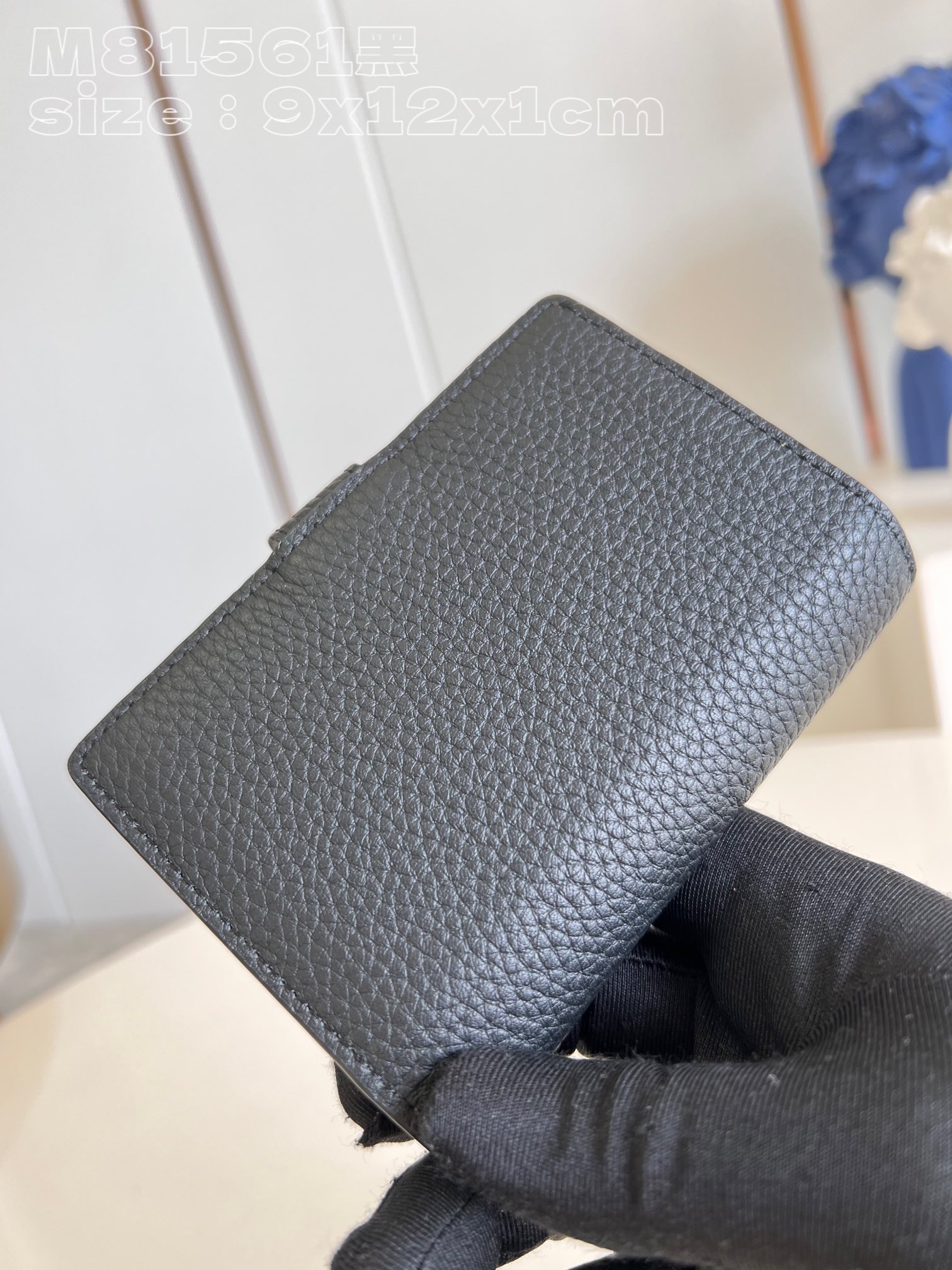 l**is V*t*n vertical compact wallet