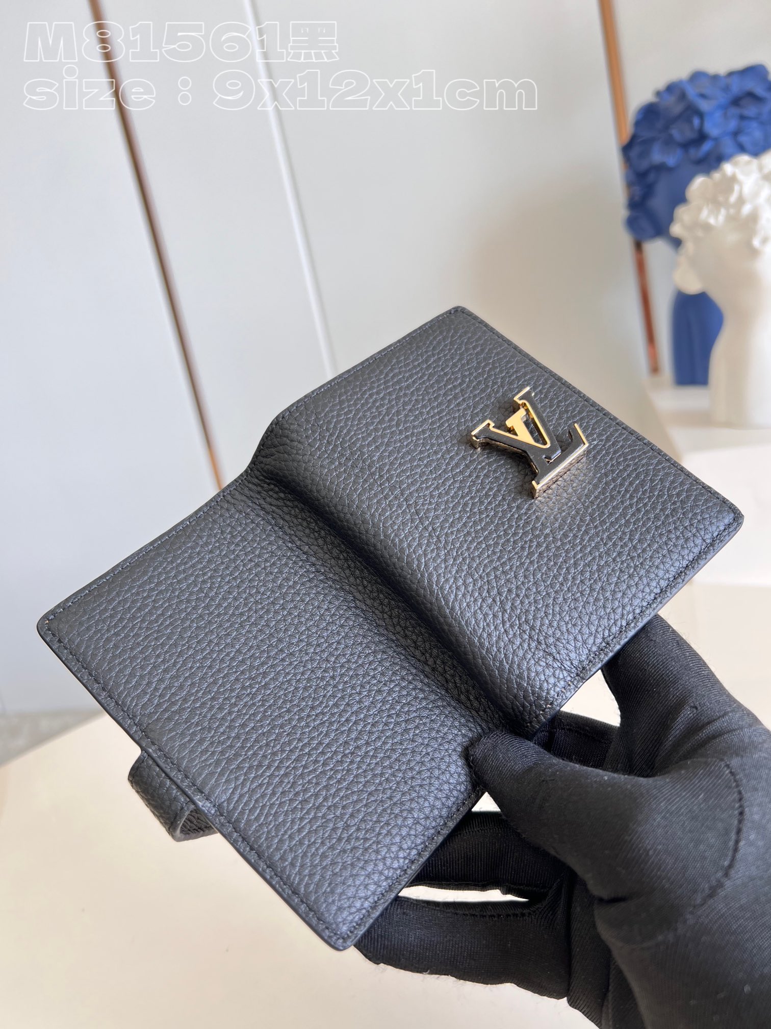 l**is V*t*n vertical compact wallet