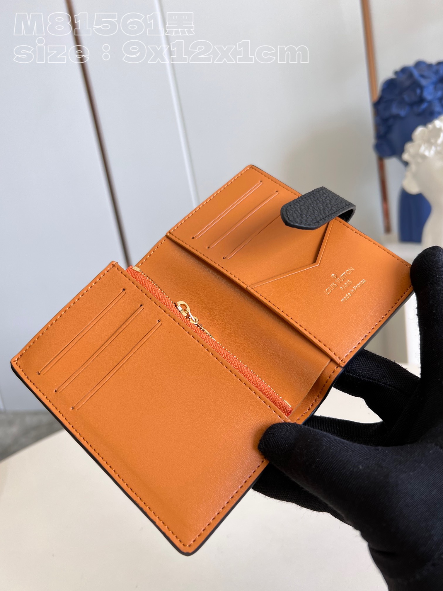l**is V*t*n vertical compact wallet