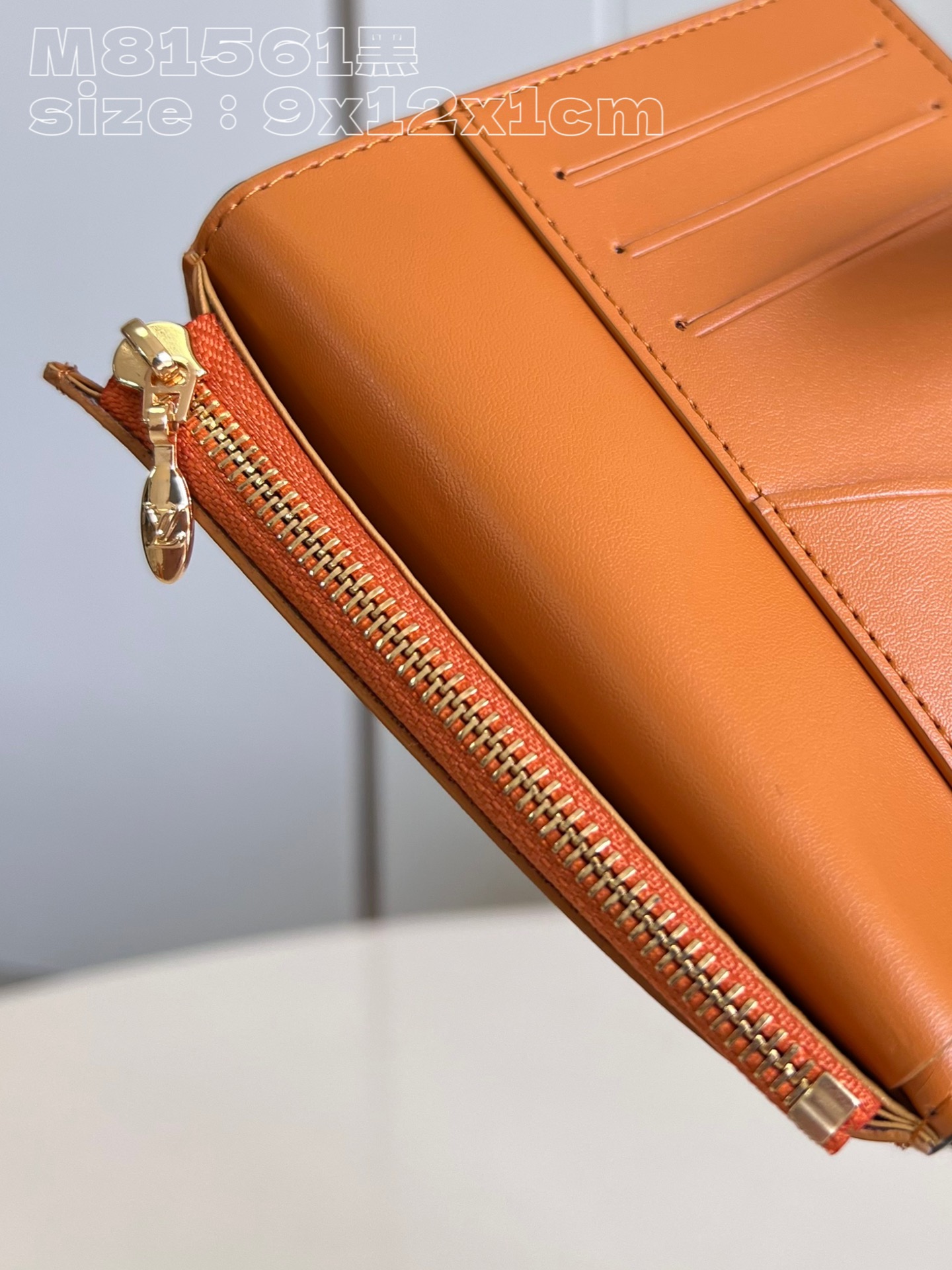 l**is V*t*n vertical compact wallet