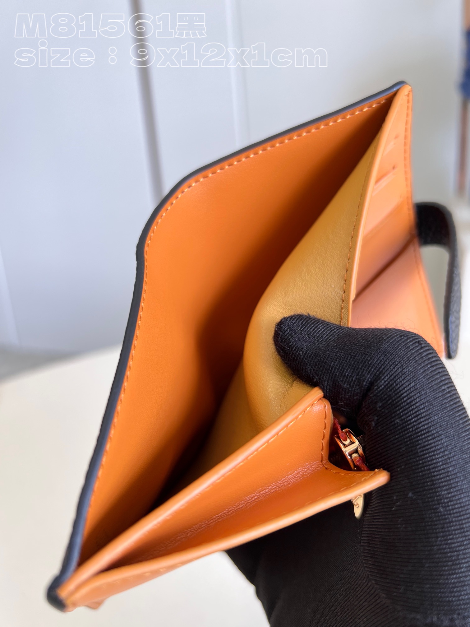 l**is V*t*n vertical compact wallet