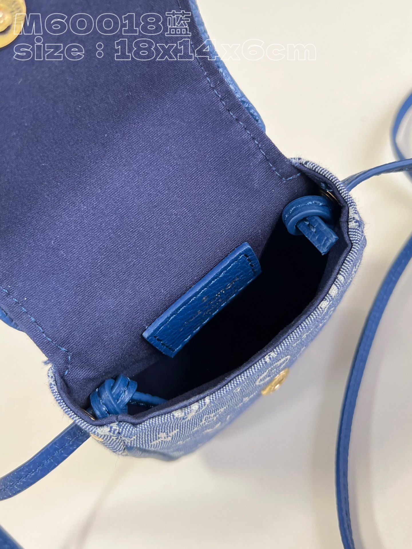 l**is V*t*n pochette cancun pouch