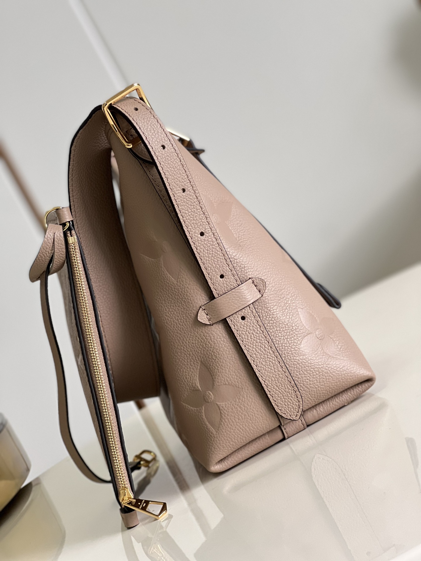 l**is V*t*n carryall pm bag