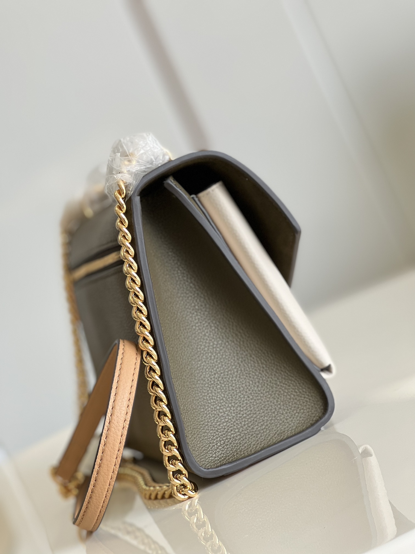 l**is V*t*n mylockme chain bag